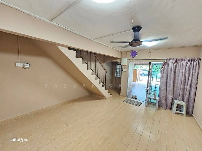 2-storey Terraced House for Sale in Seksyen 25 (Shah Alam) - Sazuan Samat - Living Room - PropertyGuru.com.my