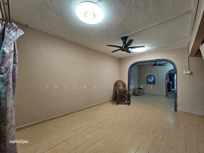2-storey Terraced House for Sale in Seksyen 25 (Shah Alam) - Sazuan Samat - Living Room - PropertyGuru.com.my