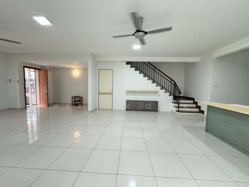2-storey Terraced House for Sale in Denai Alam (Shah Alam) - Hazeman Omar - Living Room - PropertyGuru.com.my