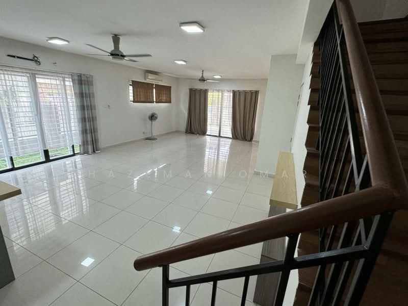 2-storey Terraced House for Sale in Denai Alam (Shah Alam) - Hazeman Omar - Living Room - PropertyGuru.com.my