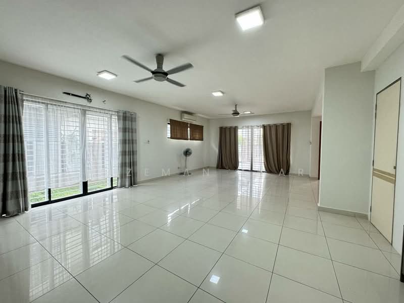 2-storey Terraced House for Sale in Denai Alam (Shah Alam) - Hazeman Omar - Living Room - PropertyGuru.com.my