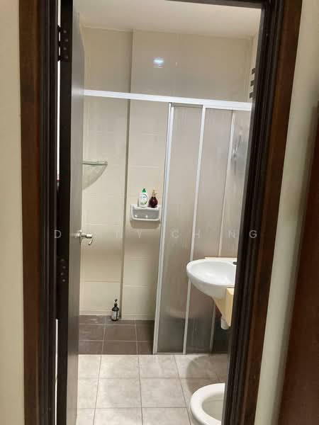 Kondominium untuk Disewa di The Brezza - Danny Ch'ng - Bathroom - PropertyGuru.com.my