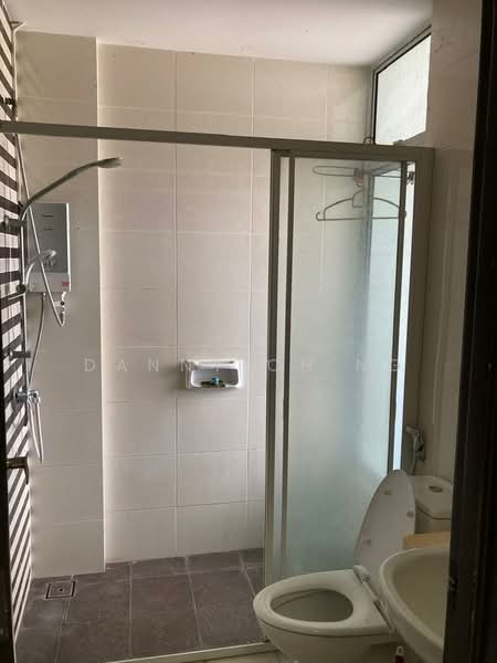 Kondominium untuk Disewa di The Brezza - Danny Ch'ng - Bathroom - PropertyGuru.com.my