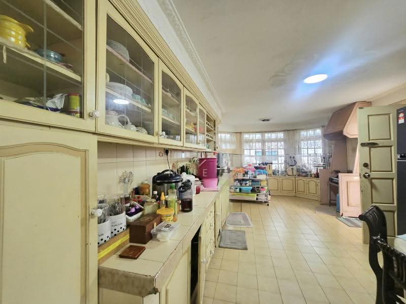 Bungalow House for Sale in Taman Desa (Taman Desa) - Dlynie Ooi - Kitchen - PropertyGuru.com.my