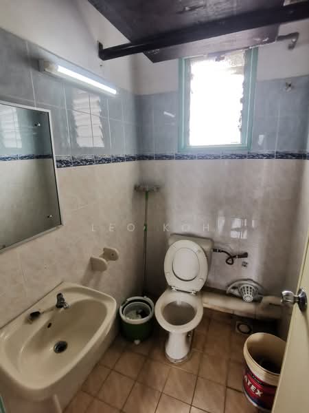 Pangsapuri untuk Dijual di Vista Pinggiran Apartment - Leo Koh - Bathroom - PropertyGuru.com.my