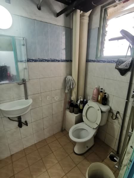 Pangsapuri untuk Dijual di Vista Pinggiran Apartment - Leo Koh - Bathroom - PropertyGuru.com.my