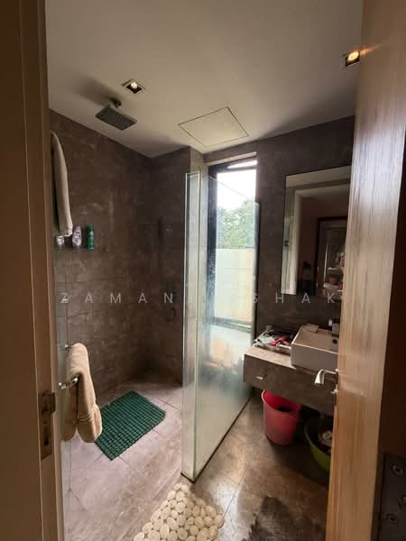 Semi-Detached House for Sale in Mont Kiara (Kuala Lumpur) - Zamani Ishak - Bathroom - PropertyGuru.com.my