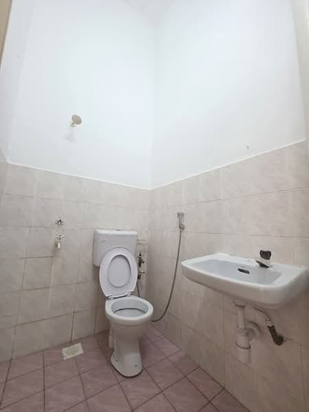 1-storey Terraced House for Sale in Taman Pulai Emas (Kulai) - Jeffrey Kiong - Bathroom - PropertyGuru.com.my