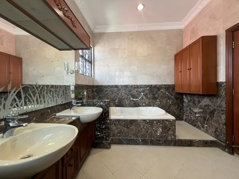Rumah Banglo untuk Disewa di Damansara Heights (Kuala Lumpur) - Chester Tan - Bathroom - PropertyGuru.com.my