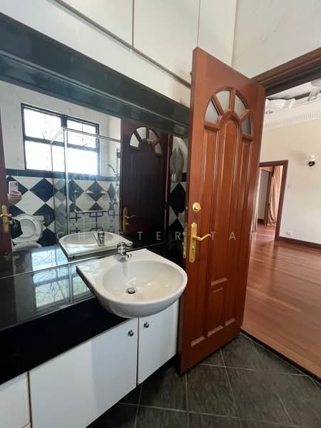 Rumah Banglo untuk Disewa di Damansara Heights (Kuala Lumpur) - Chester Tan - Bathroom - PropertyGuru.com.my