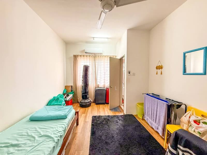 2.5-storey Terraced House for Sale in Bandar Baru Bangi (Selangor) - Azizol . - Bedroom - PropertyGuru.com.my