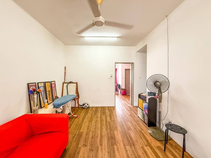 2.5-storey Terraced House for Sale in Bandar Baru Bangi (Selangor) - Azizol . - Living Room - PropertyGuru.com.my