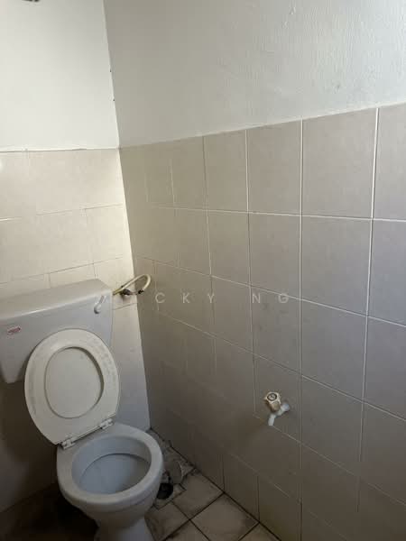 Flat for Rent at Lestari Apartment - Jacky Ng - Bathroom - PropertyGuru.com.my