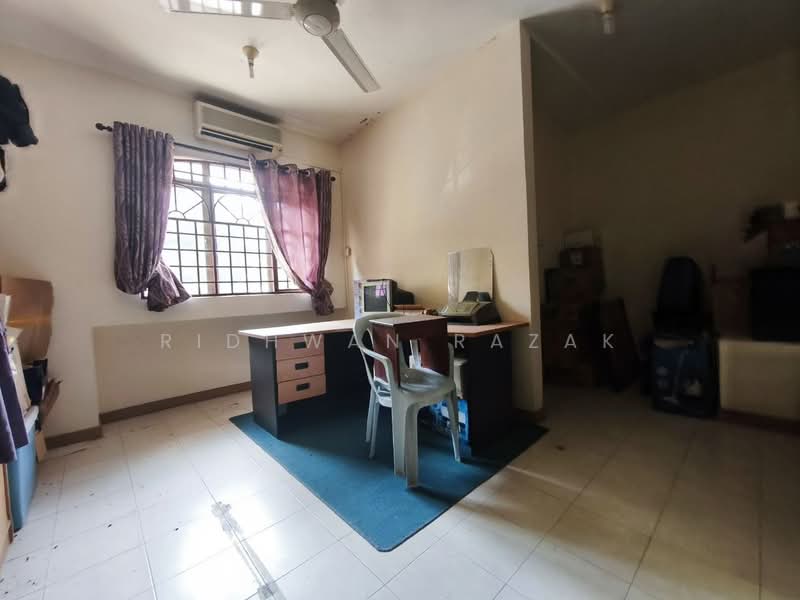 Rumah Teres 3 Tingkat untuk Dijual di Shah Alam (Selangor) - Ridhwan Razak - Study - PropertyGuru.com.my