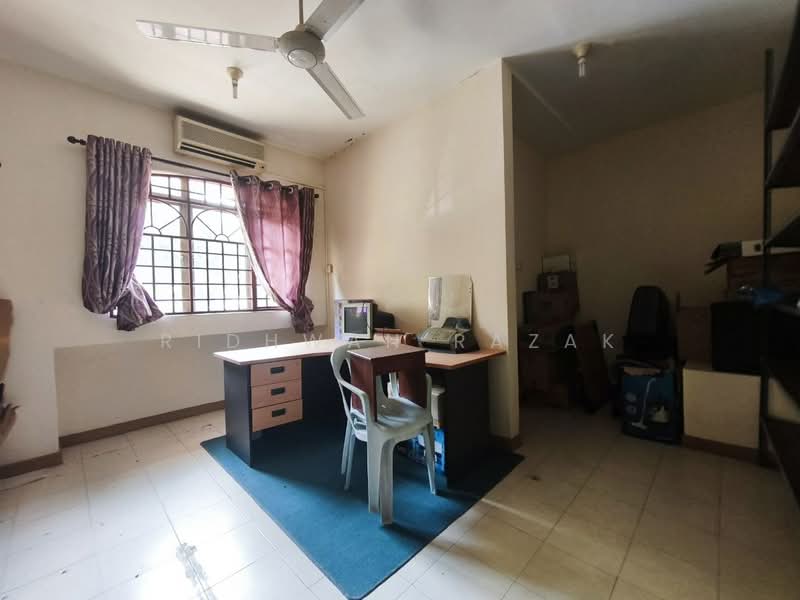 Rumah Teres 3 Tingkat untuk Dijual di Shah Alam (Selangor) - Ridhwan Razak - Study - PropertyGuru.com.my