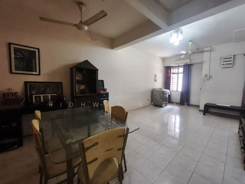 Rumah Teres 3 Tingkat untuk Dijual di Shah Alam (Selangor) - Ridhwan Razak - Living Room - PropertyGuru.com.my