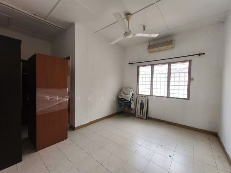 Rumah Teres 3 Tingkat untuk Dijual di Shah Alam (Selangor) - Ridhwan Razak - Bedroom - PropertyGuru.com.my