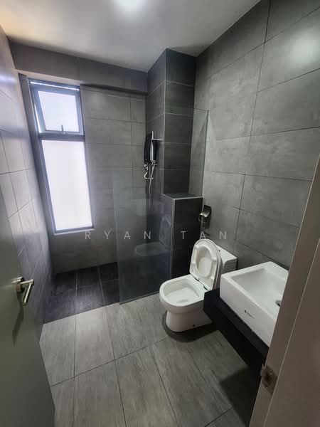 Service Residence for Sale at The Era @ Duta North - Ryan Tan - Bathroom - PropertyGuru.com.my
