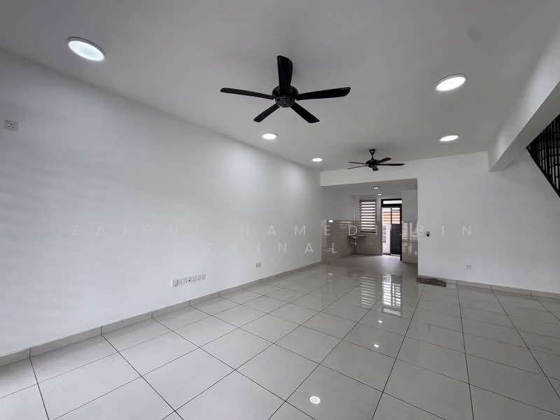 2-storey Terraced House for Sale in Shah Alam (Selangor) - Zairul Hamedi Bin Zainal - Living Room - PropertyGuru.com.my