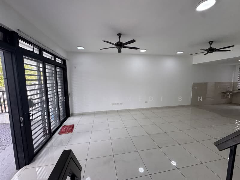 2-storey Terraced House for Sale in Shah Alam (Selangor) - Zairul Hamedi Bin Zainal - Living Room - PropertyGuru.com.my
