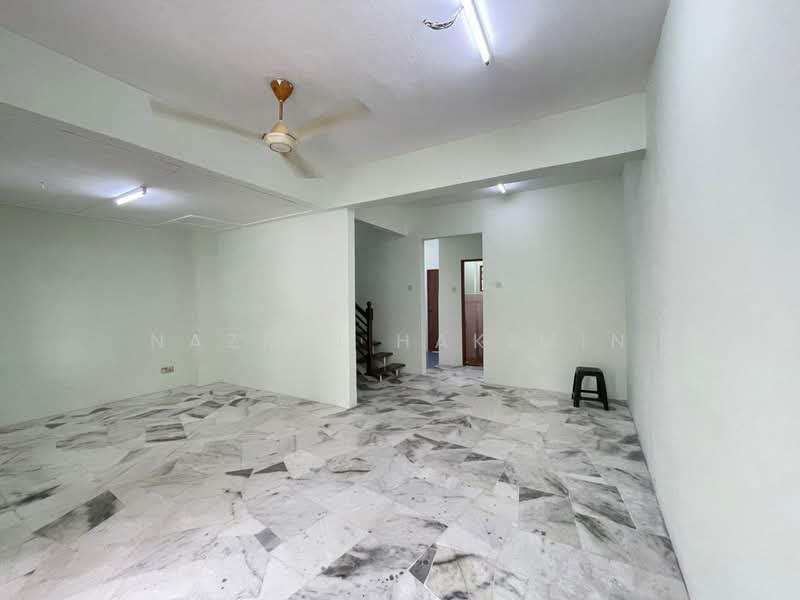 Rumah Teres 2 Tingkat untuk Dijual di Usj 1 (Subang Jaya) - Nazrin Hakimin - Living Room - PropertyGuru.com.my