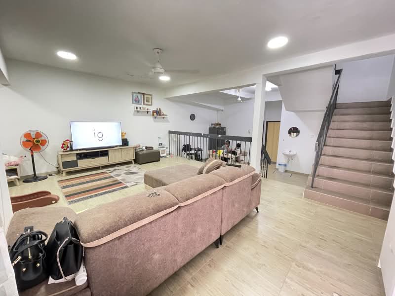 Rumah Teres 2 Tingkat untuk Dijual di Selayang (Selangor) - Sean Yong - Living Room - PropertyGuru.com.my