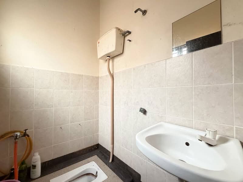 2-storey Terraced House for Sale in Bandar Nusaputra (Puchong) - Firdaus Hamidun - Bathroom - PropertyGuru.com.my