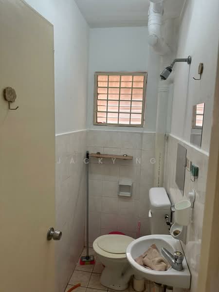 Apartment for Rent at saujana apartment - Jacky Ng - Bathroom - PropertyGuru.com.my
