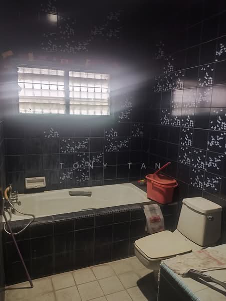 Bungalow for Sale in Taman Berkeley (Klang) - Tony Tan - Bathroom - PropertyGuru.com.my