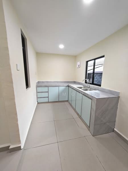 Rumah Teres 1 Tingkat untuk Dijual di Taman Bukit Kempas (Tampoi) - Wil Mong - Kitchen - PropertyGuru.com.my