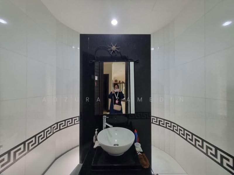 Bungalow House untuk Dijual di Kayangan Heights (Shah Alam) - Adzura Zamedin - Bathroom - PropertyGuru.com.my