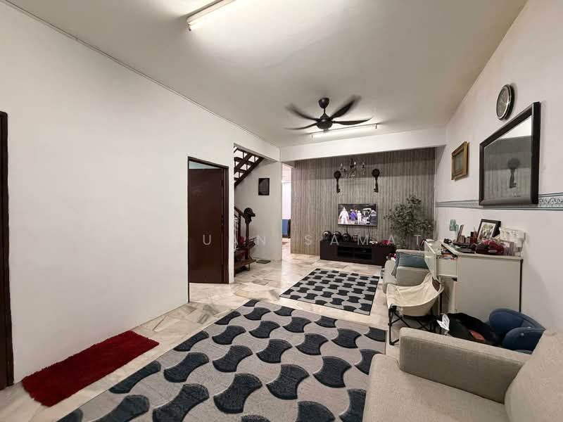 Rumah Teres 2 Tingkat untuk Dijual di Usj 1 (Subang Jaya) - Sazuan Samat - Living Room - PropertyGuru.com.my