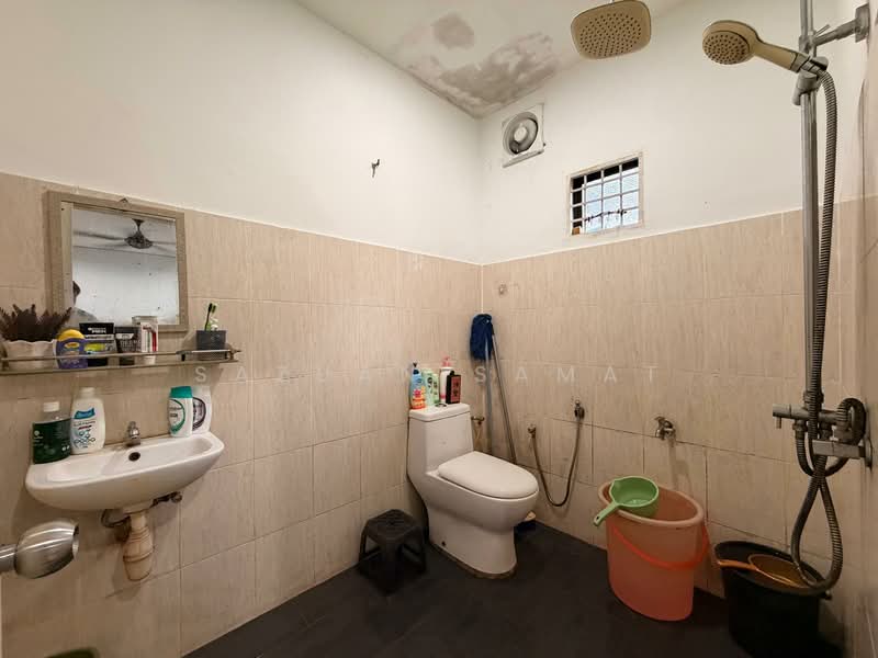 Rumah Teres 2 Tingkat untuk Dijual di Usj 1 (Subang Jaya) - Sazuan Samat - Bathroom - PropertyGuru.com.my