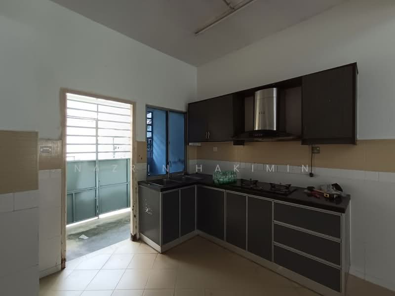 2-storey Terraced House for Sale in Kota Puteri (Batu Arang) - Nazrin Hakimin - Kitchen - PropertyGuru.com.my