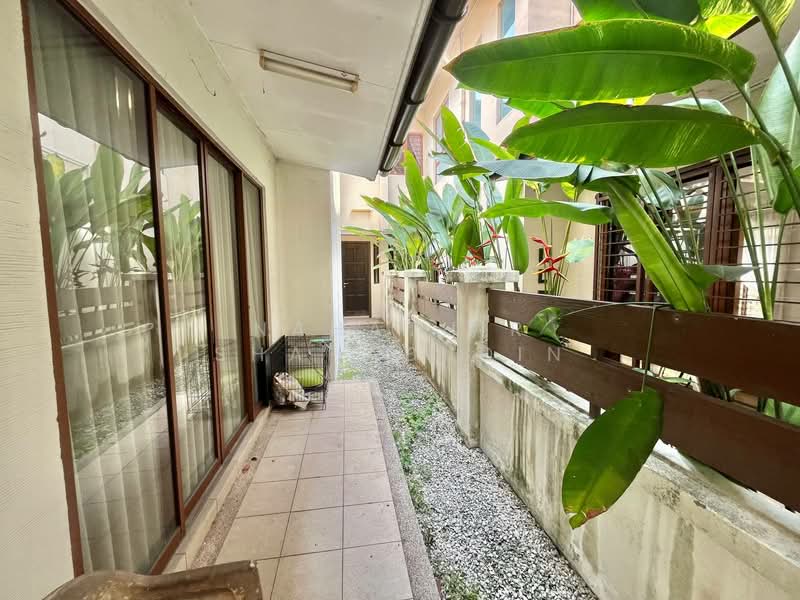 2-storey Terraced House for Sale in Bukit Jelutong (Shah Alam) - Nahathir Shahabudin - Exterior - PropertyGuru.com.my