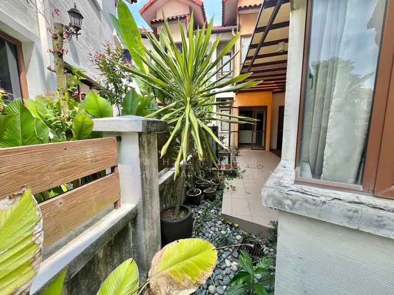 2-storey Terraced House for Sale in Bukit Jelutong (Shah Alam) - Nahathir Shahabudin - Exterior - PropertyGuru.com.my