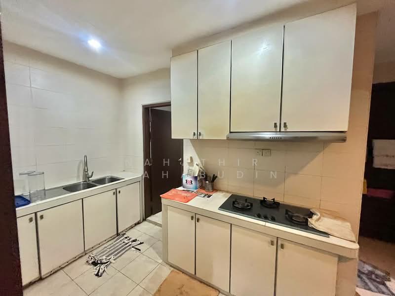 2-storey Terraced House for Sale in Bukit Jelutong (Shah Alam) - Nahathir Shahabudin - Kitchen - PropertyGuru.com.my