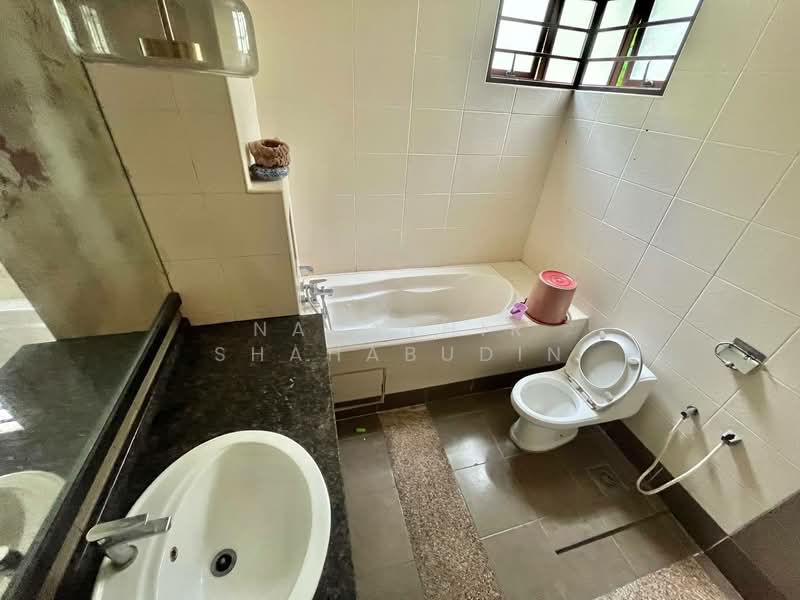 2-storey Terraced House for Sale in Bukit Jelutong (Shah Alam) - Nahathir Shahabudin - Bathroom - PropertyGuru.com.my