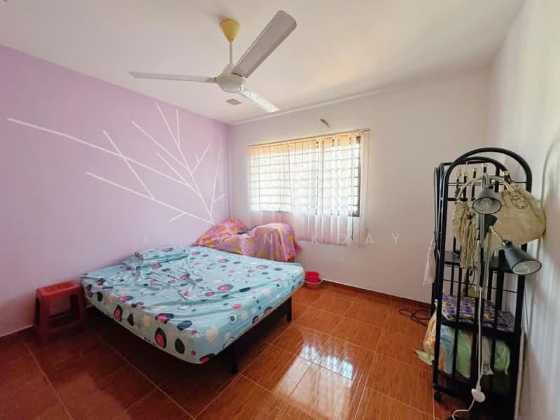 2-storey Terraced House for Sale in Taman Pelangi (Johor Bahru) - Kelvin Koay - Bedroom - PropertyGuru.com.my