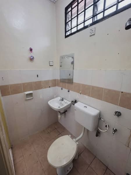 2-storey Terraced House for Sale in Bandar Seri Alam (Masai) - E.K Tan - Bathroom - PropertyGuru.com.my