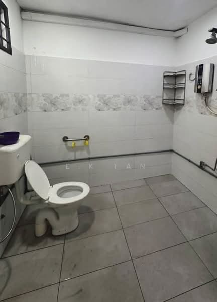 2-storey Terraced House for Sale in Bandar Seri Alam (Masai) - E.K Tan - Bathroom - PropertyGuru.com.my