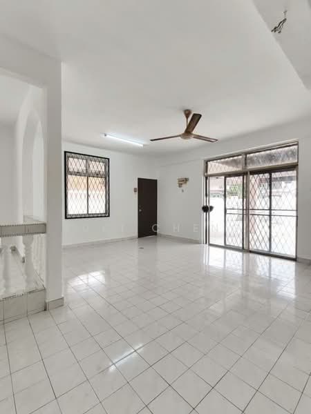 Semi-Detached House for Sale in Taman Bukit Kempas (Tampoi) - Yuki Cheng - Living Room - PropertyGuru.com.my