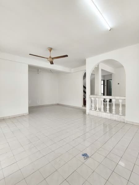 Semi-Detached House for Sale in Taman Bukit Kempas (Tampoi) - Yuki Cheng - Living Room - PropertyGuru.com.my