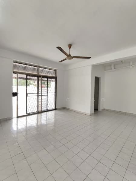 Semi-Detached House for Sale in Taman Bukit Kempas (Tampoi) - Yuki Cheng - Living Room - PropertyGuru.com.my