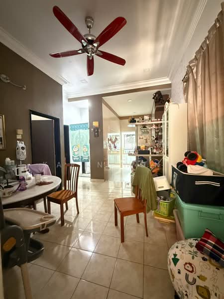 Rumah Teres 1 Tingkat untuk Dijual di Taman Rinting (Masai) - Karen Wong - Living Room - PropertyGuru.com.my