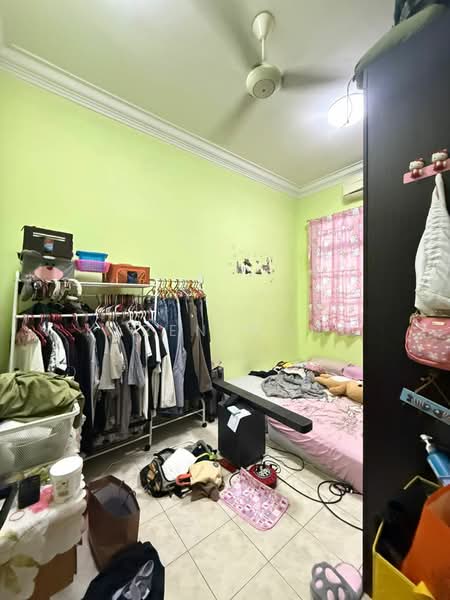 Rumah Teres 1 Tingkat untuk Dijual di Taman Rinting (Masai) - Karen Wong - Bedroom - PropertyGuru.com.my