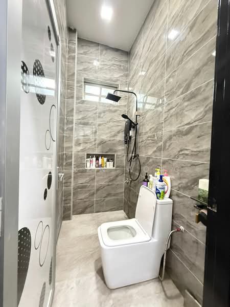 Rumah Teres 1 Tingkat untuk Dijual di Taman Rinting (Masai) - Karen Wong - Bathroom - PropertyGuru.com.my