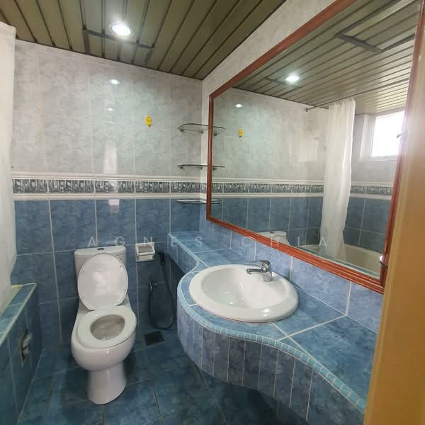 Kondominium untuk Disewa di Vista Damai - Agnes Chia - Bathroom - PropertyGuru.com.my