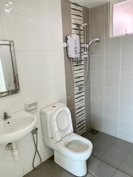 Kondominium untuk Dijual di The Zest @ Kinrara 9 - Wai Ann Teng - Bathroom - PropertyGuru.com.my