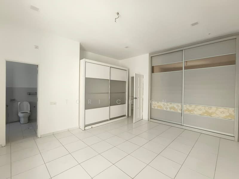Rumah Teres 2 Tingkat untuk Dijual di Setia Tropika (Johor Bahru) - Tori Cheon - Bathroom - PropertyGuru.com.my